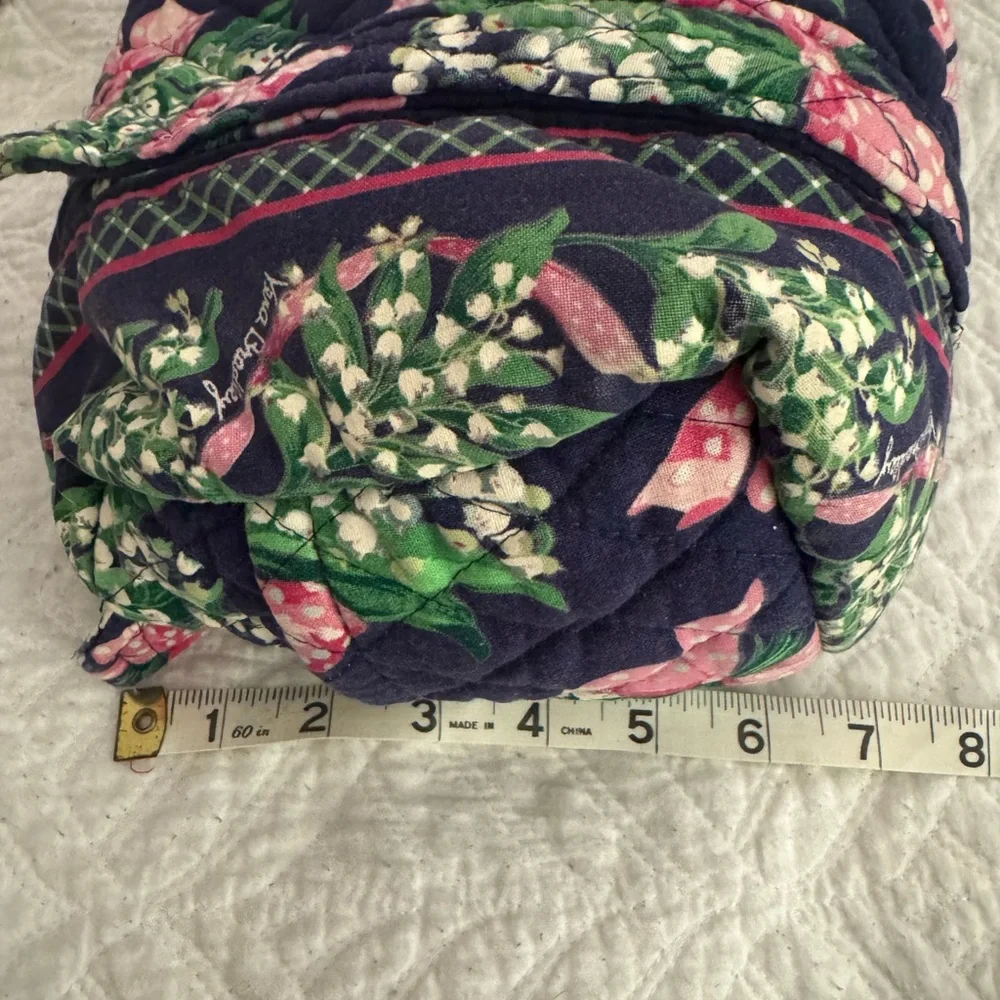 Vera Bradley purse Lilly of the valley with bows - Picture 11 of 11